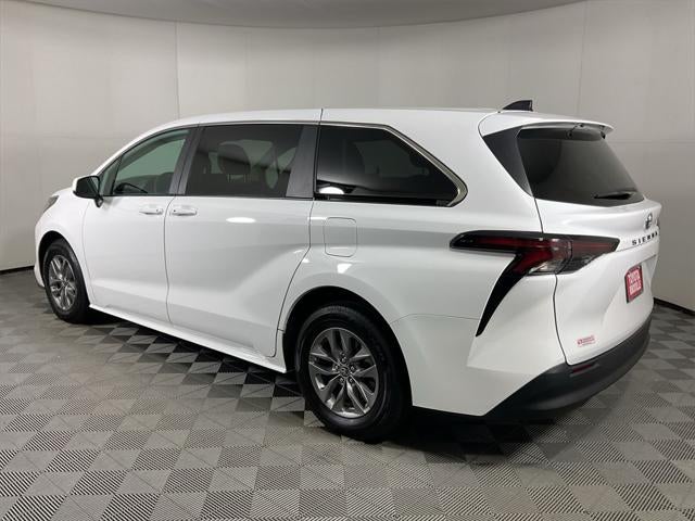 2024 Toyota Sienna LE 8 Passenger