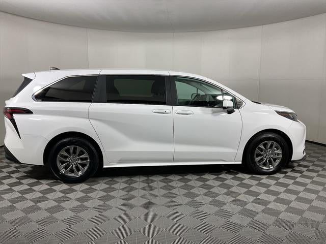 2024 Toyota Sienna LE 8 Passenger