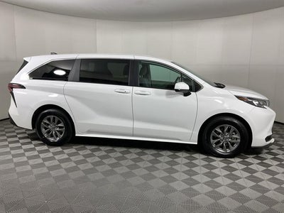 2024 Toyota Sienna LE 8 Passenger