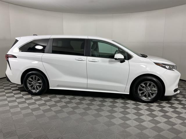 2024 Toyota Sienna LE 8 Passenger