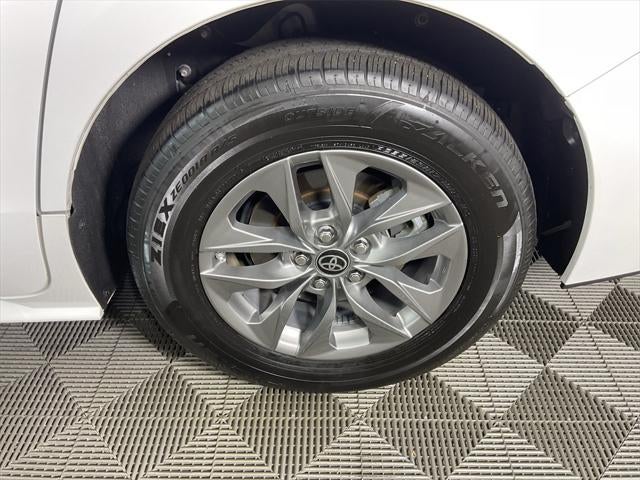 2024 Toyota Sienna LE 8 Passenger