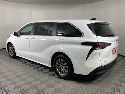 2024 Toyota Sienna LE 8 Passenger