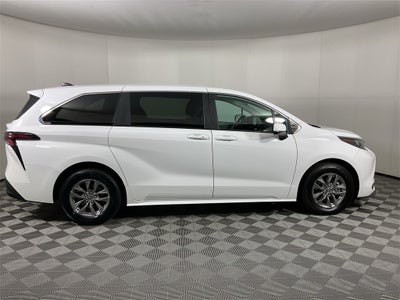 2024 Toyota Sienna LE 8 Passenger