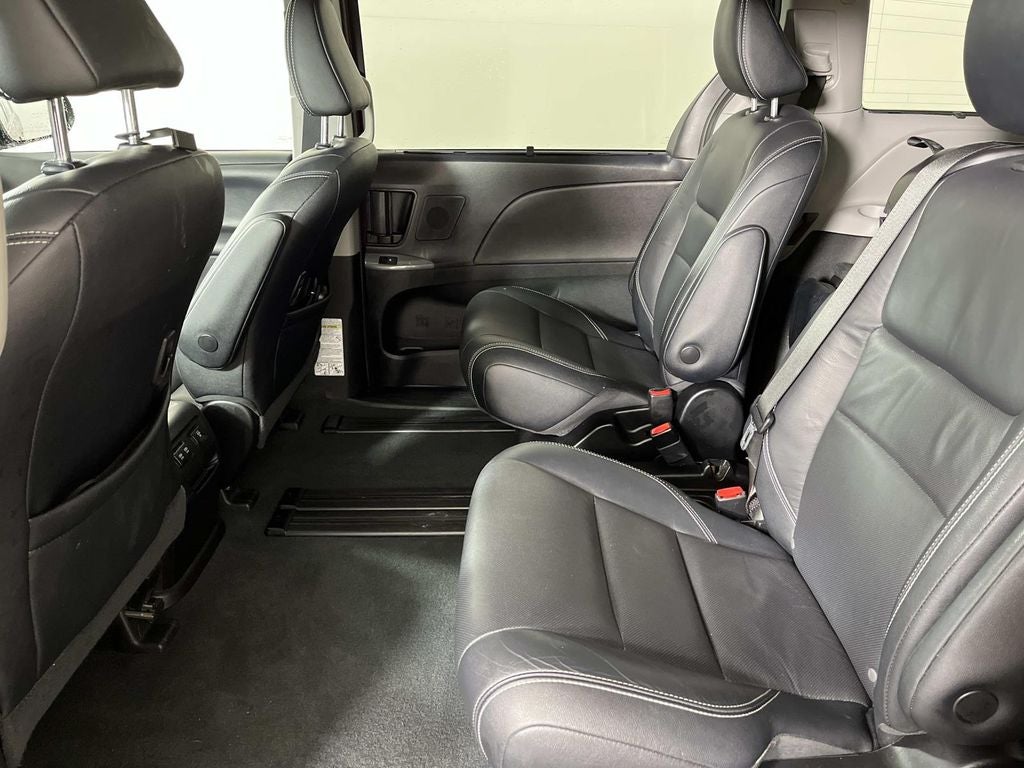 2019 Toyota Sienna SE Premium 8 Passenger