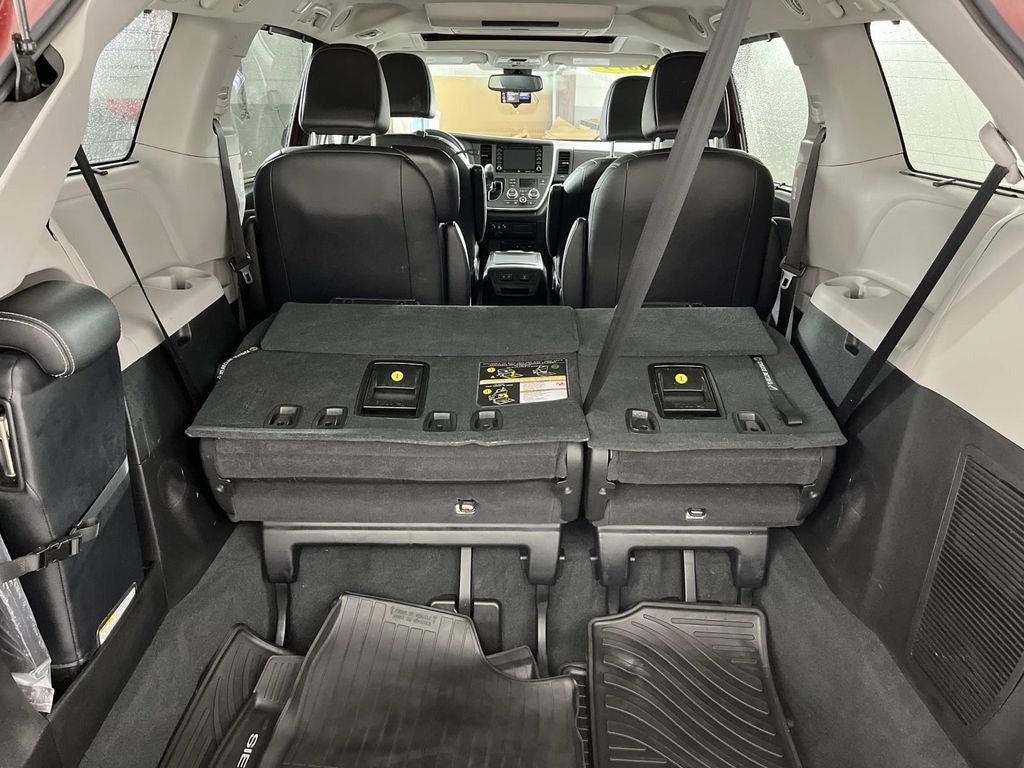 2019 Toyota Sienna SE Premium 8 Passenger