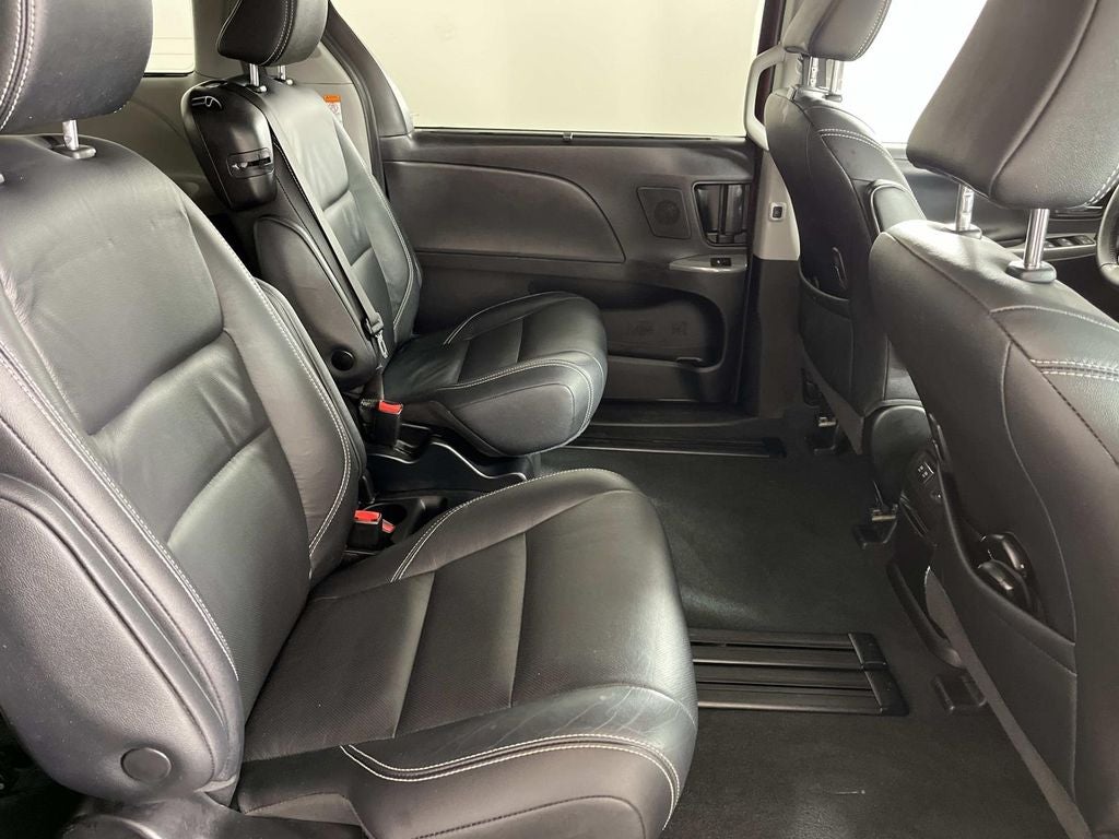 2019 Toyota Sienna SE Premium 8 Passenger