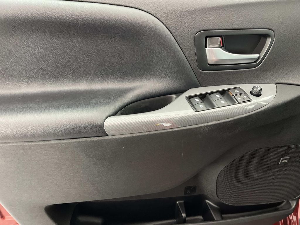2019 Toyota Sienna SE Premium 8 Passenger