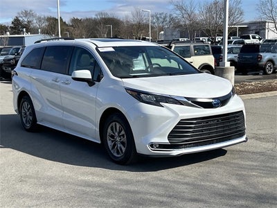 2024 Toyota Sienna XLE