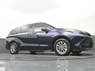 2026 Toyota Sienna XLE 8 Passenger