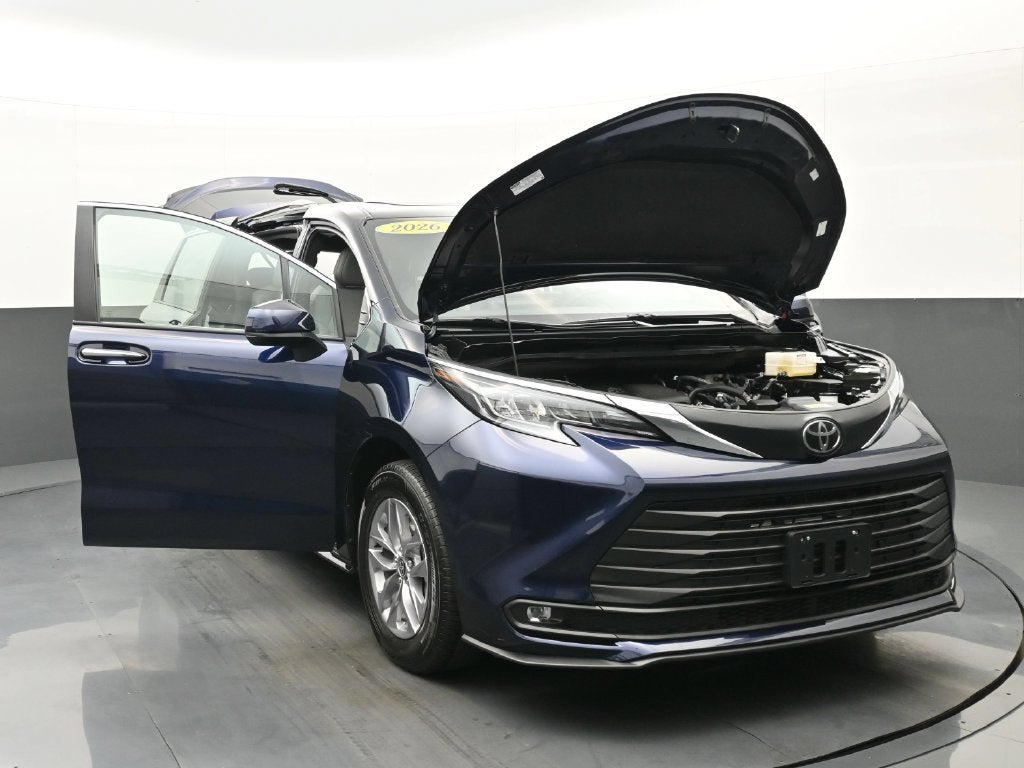 2026 Toyota Sienna XLE 8 Passenger