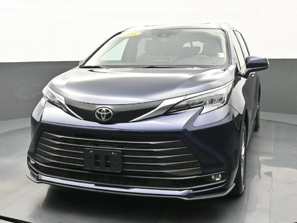 2026 Toyota Sienna XLE 8 Passenger