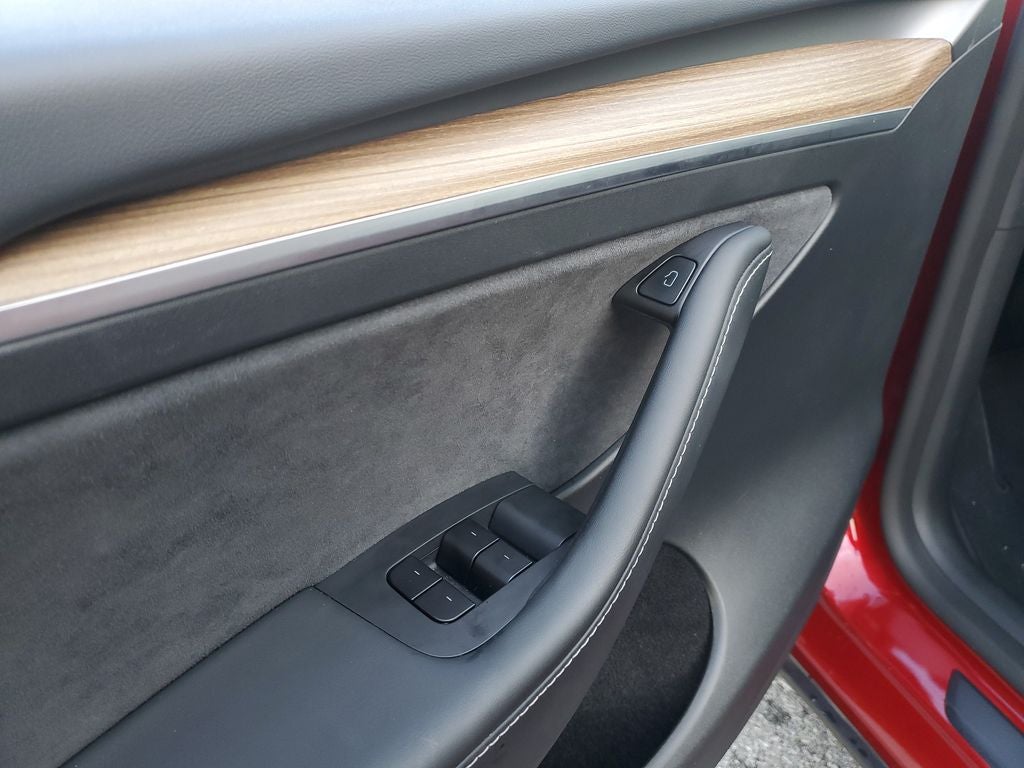 2025 Tesla Model Y Long Range