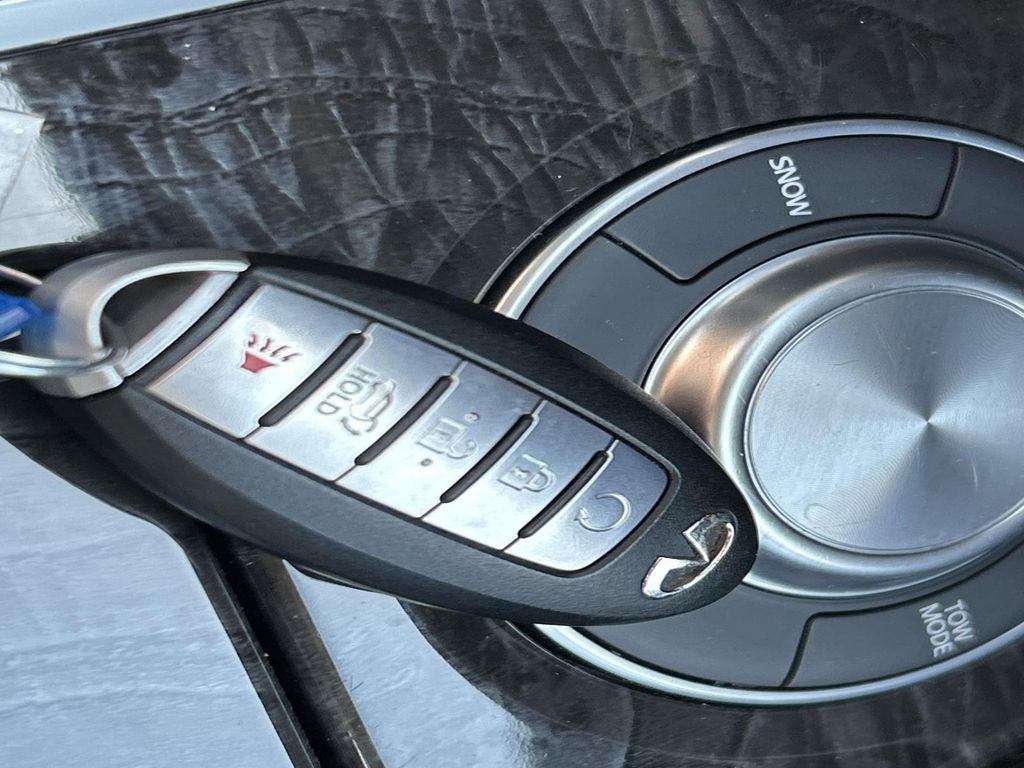 2024 INFINITI QX80 LUXE