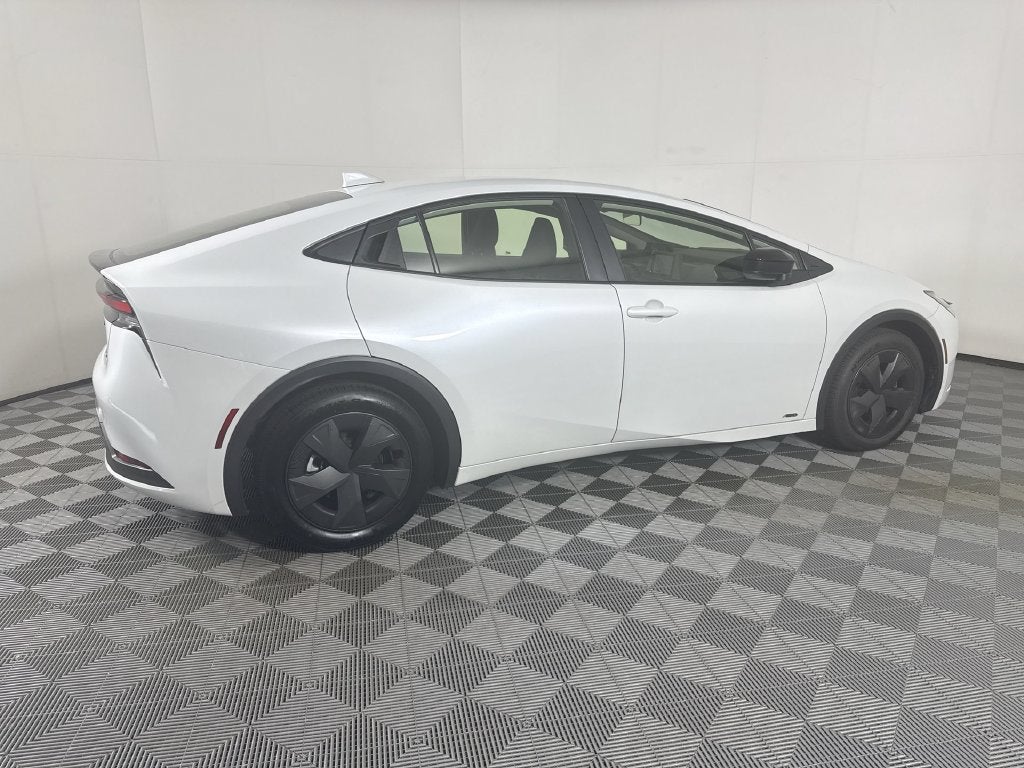 2025 Toyota Prius LE