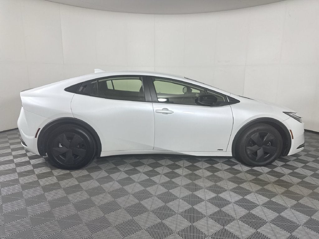 2025 Toyota Prius LE