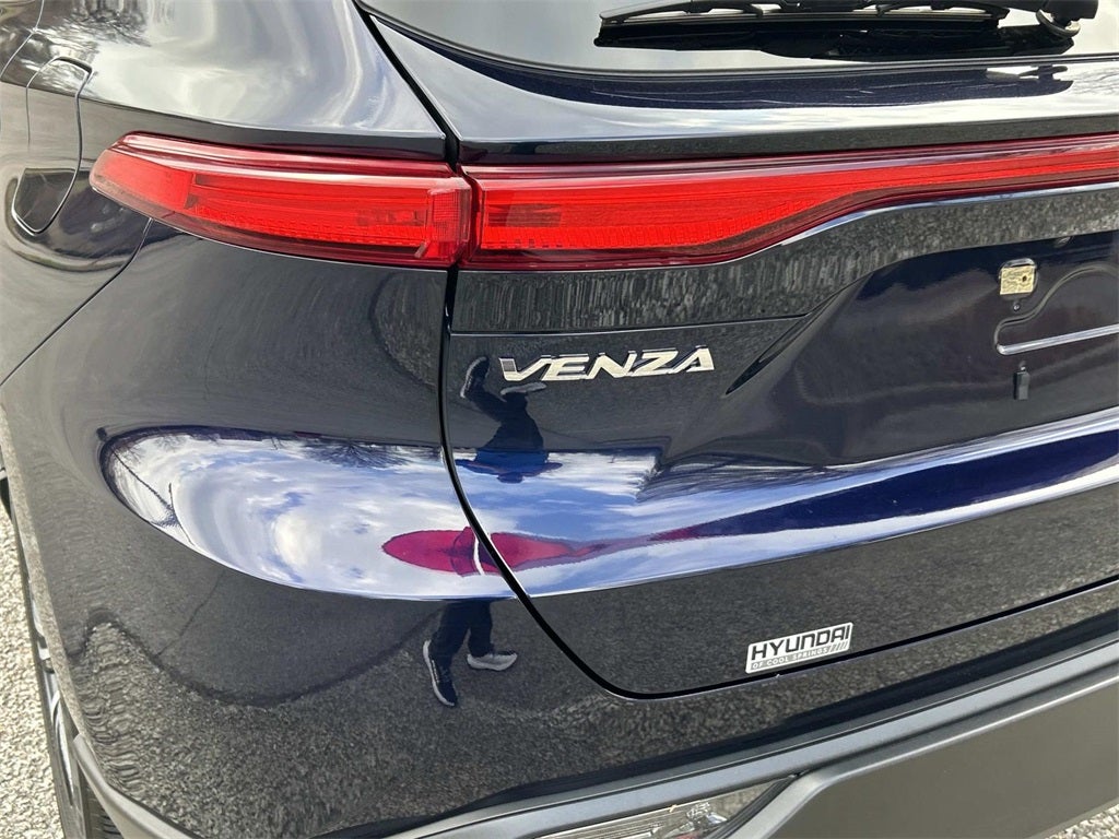 2023 Toyota Venza LE