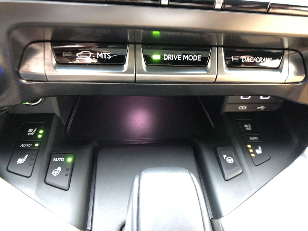2025 Lexus LX 700h Luxury