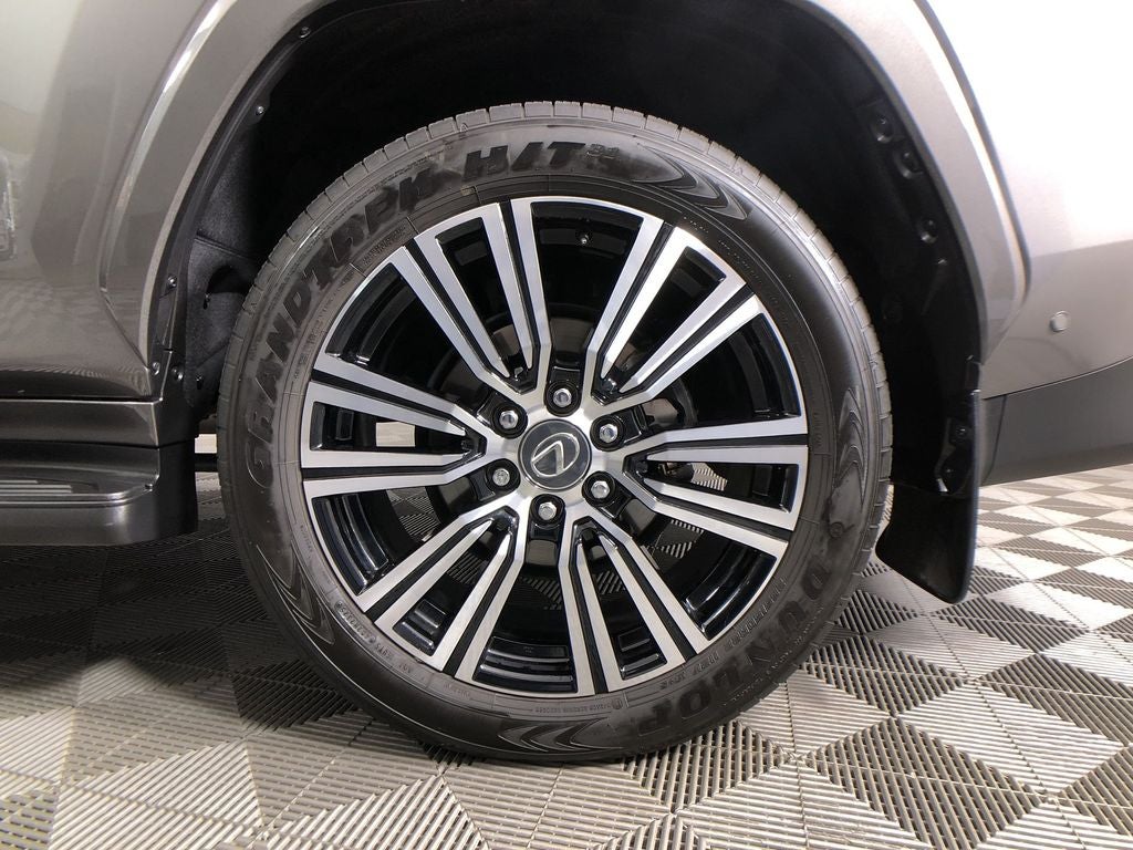 2025 Lexus LX 700h Luxury