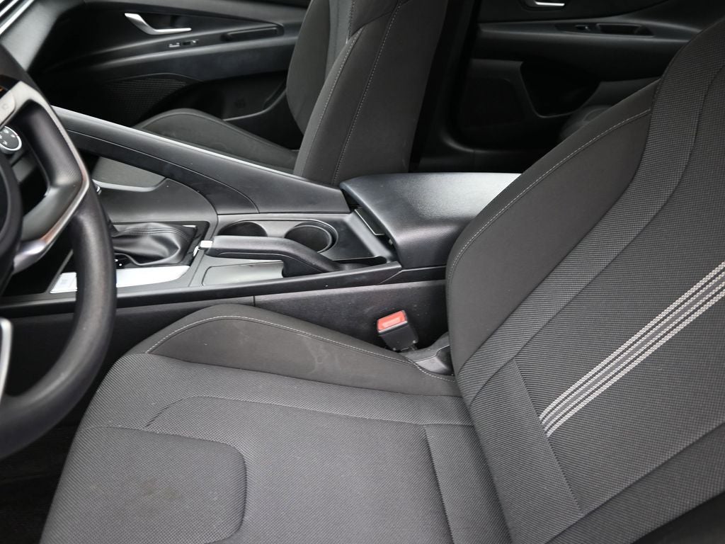 2022 Hyundai Elantra SE