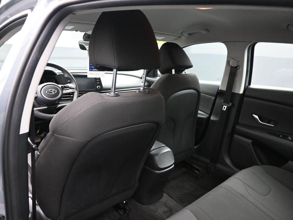 2022 Hyundai Elantra SE