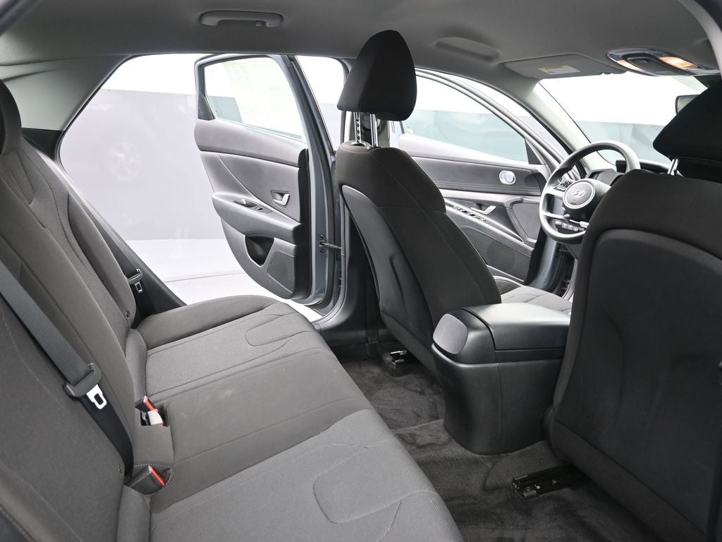 2022 Hyundai Elantra SE