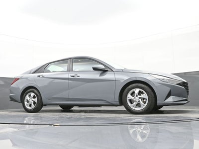 2022 Hyundai Elantra SE