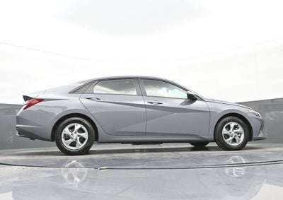 2022 Hyundai Elantra SE