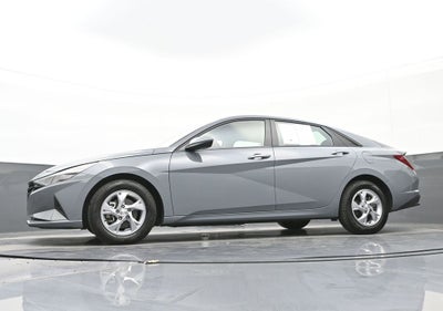 2022 Hyundai Elantra SE