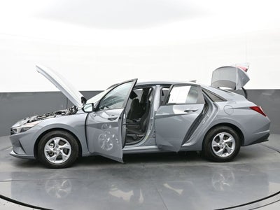 2022 Hyundai Elantra SE