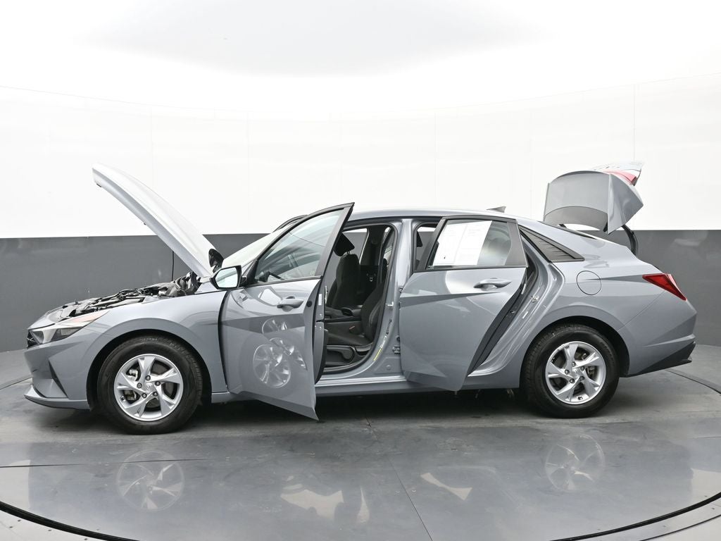 2022 Hyundai Elantra SE