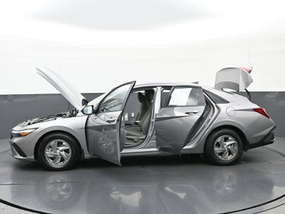 2025 Hyundai Elantra SE