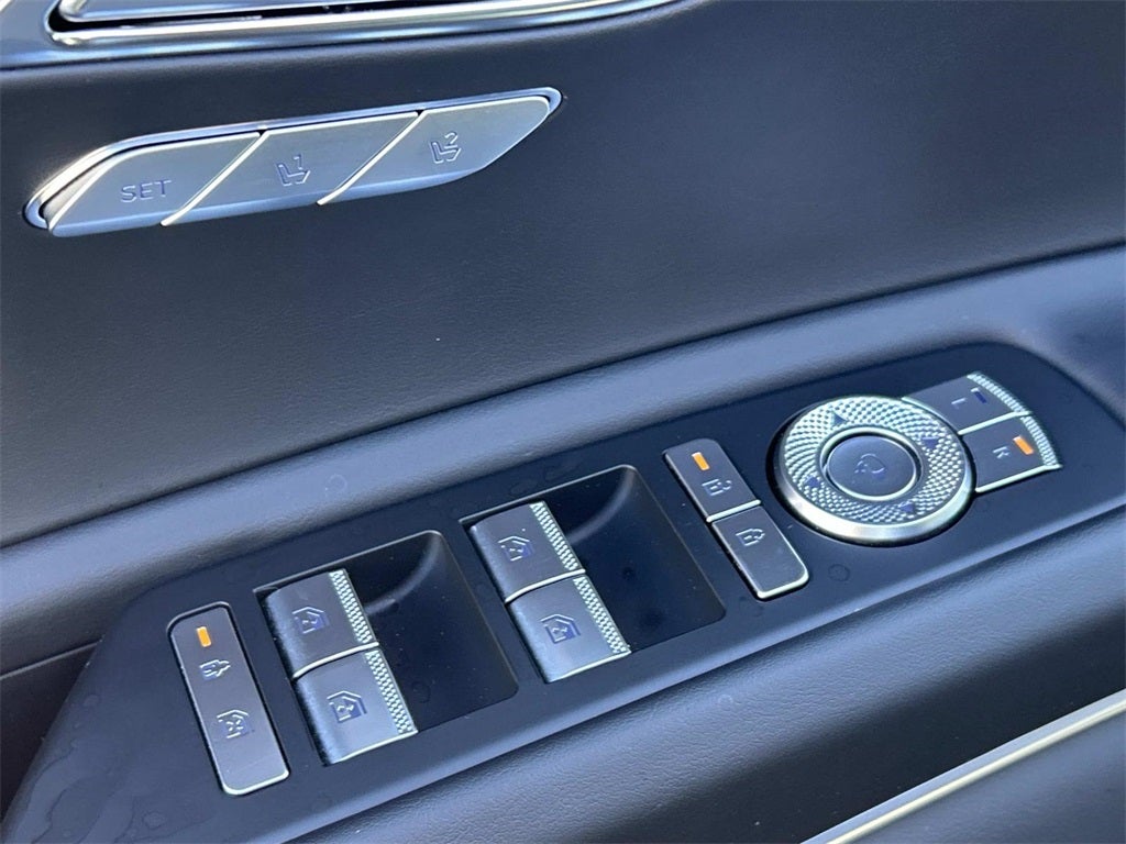 2025 Genesis GV80 Select