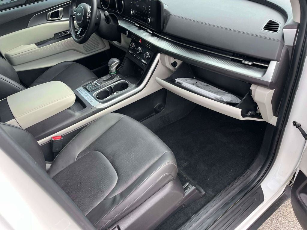 2024 Kia Carnival LX