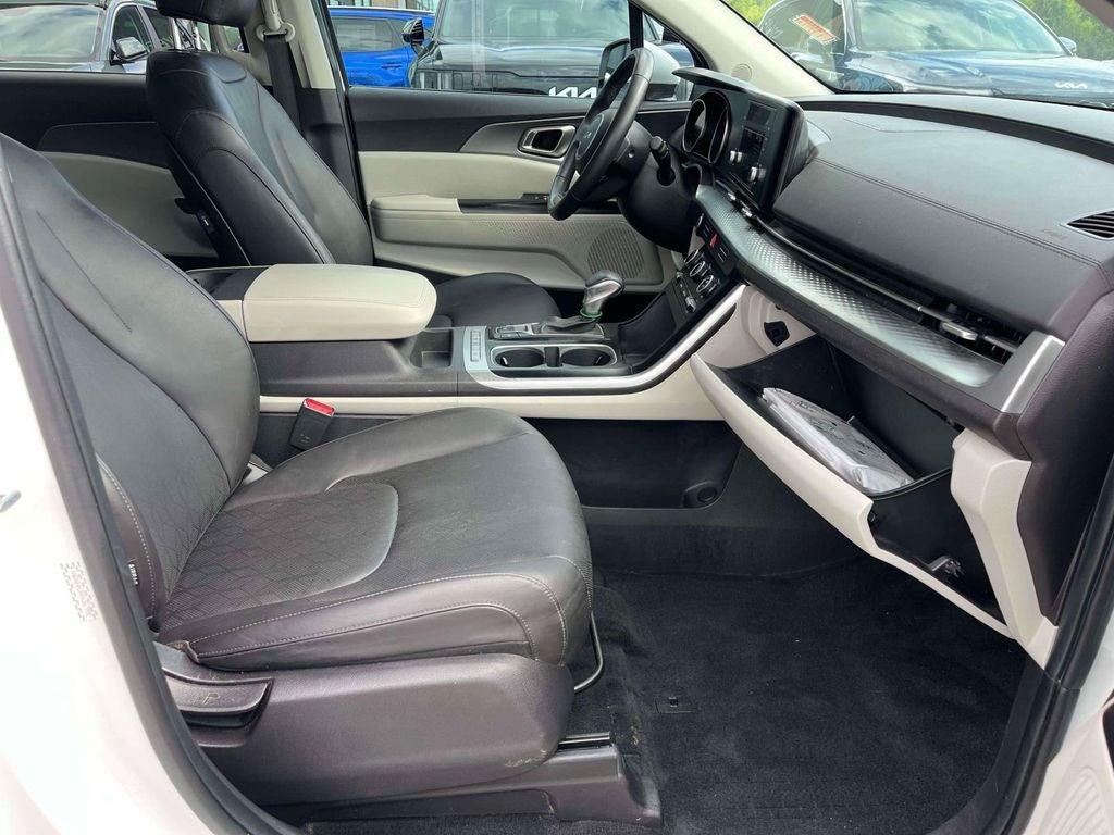 2024 Kia Carnival LX