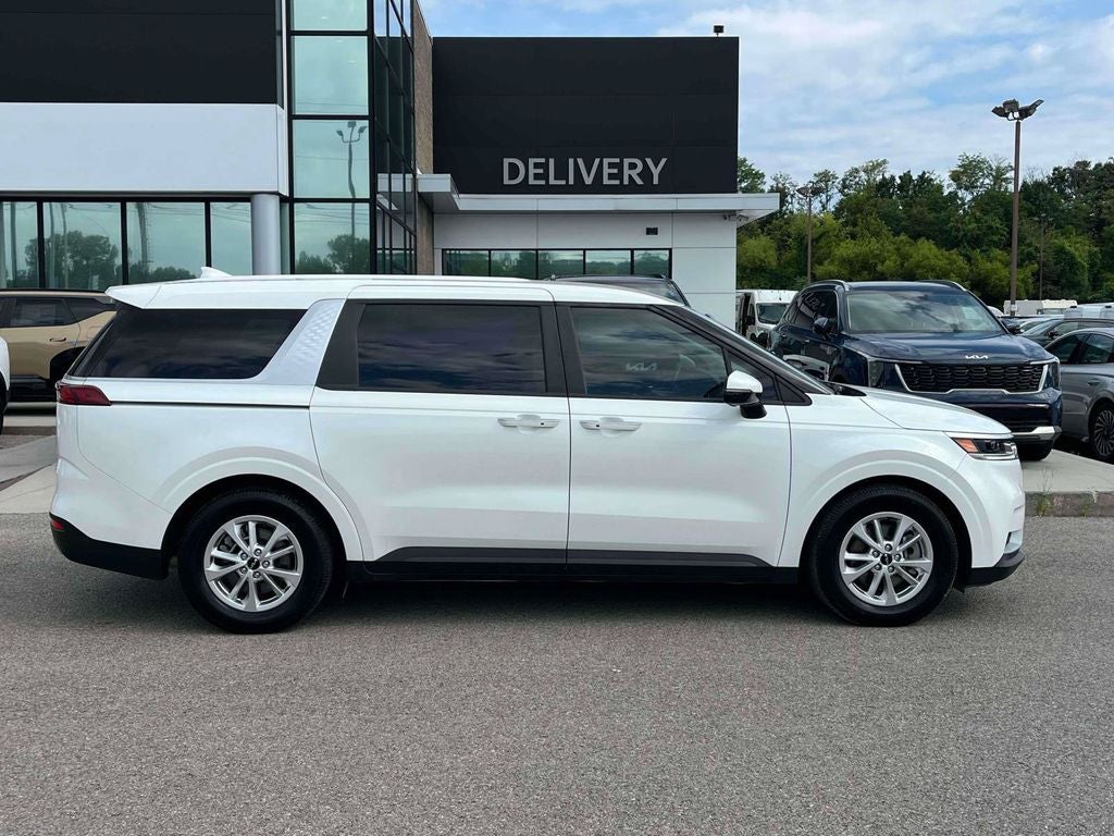 2024 Kia Carnival LX