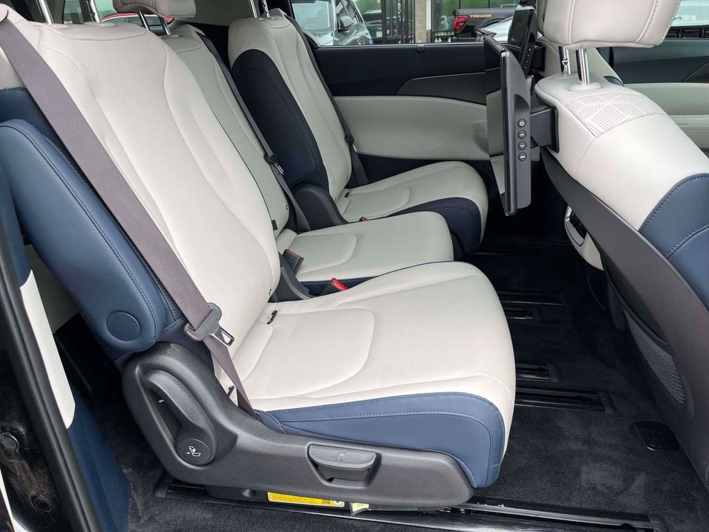 2025 Kia Carnival SX