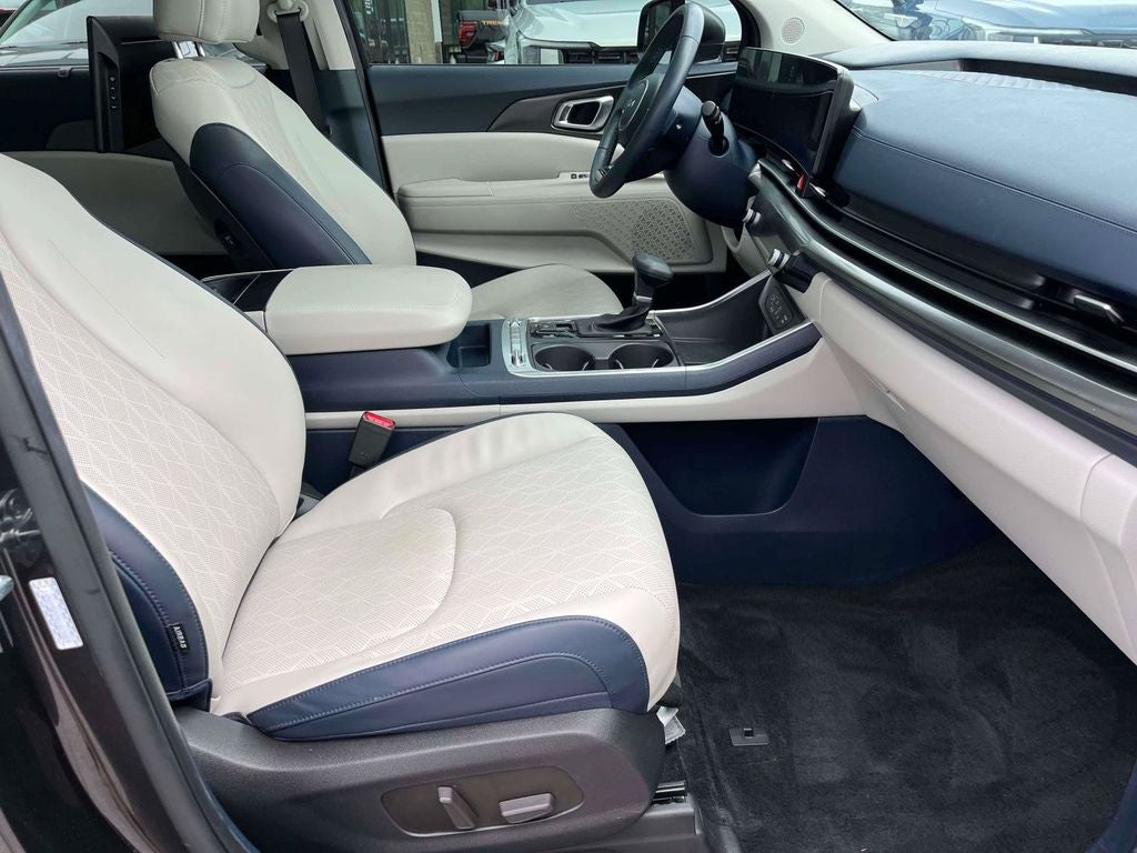 2025 Kia Carnival SX