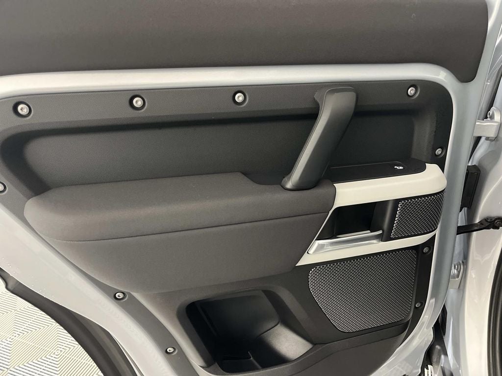 2023 Land Rover Defender 110 SE