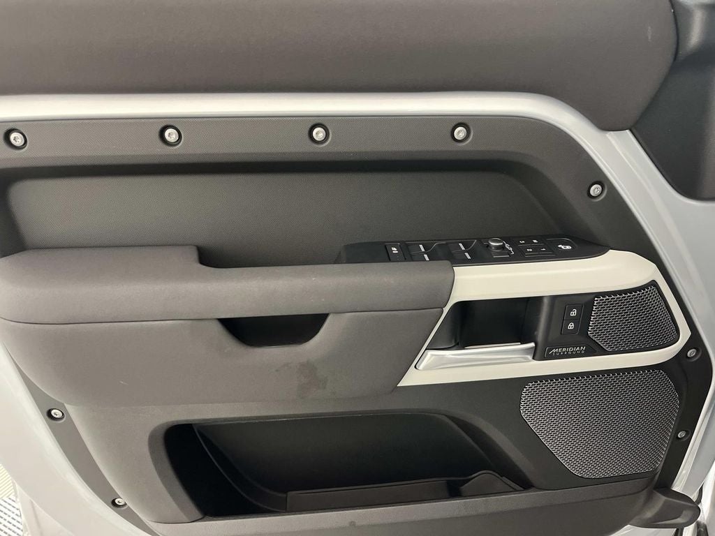 2023 Land Rover Defender 110 SE