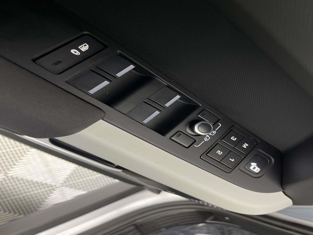 2023 Land Rover Defender 110 SE