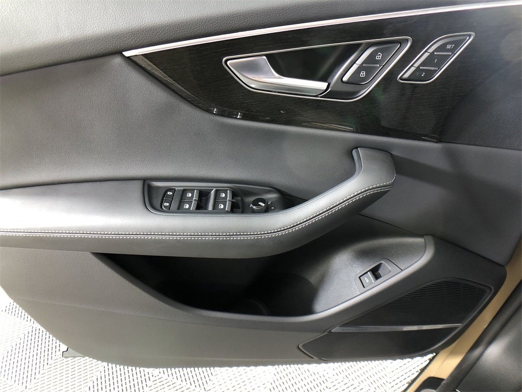 2025 Audi Q8 55 Prestige quattro