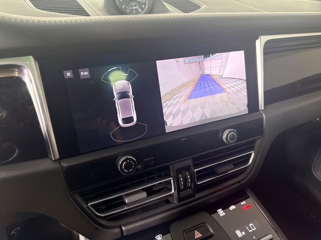 2022 Porsche Macan Base