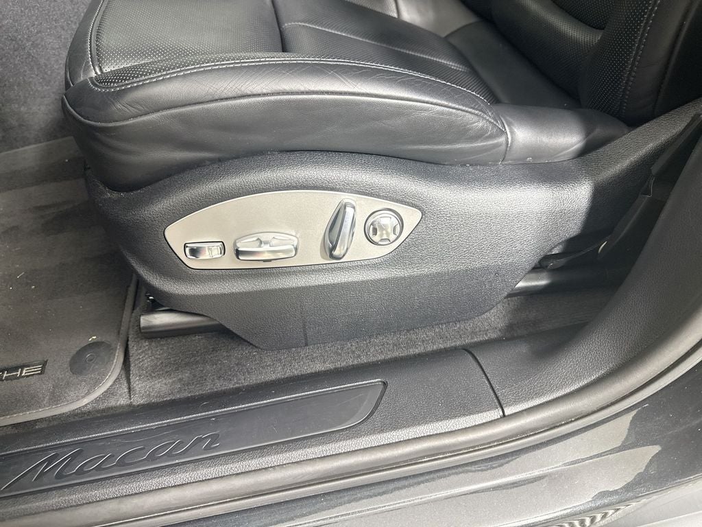 2022 Porsche Macan Base