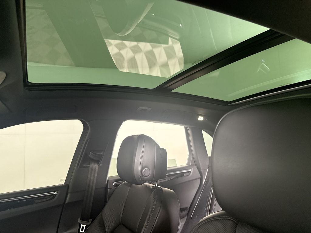 2022 Porsche Macan Base