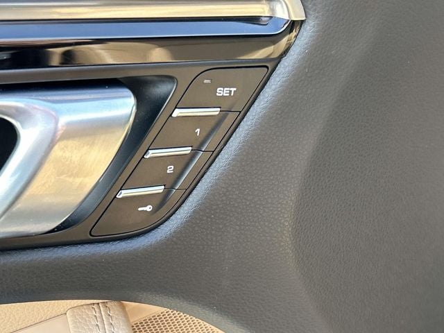 2021 Porsche Macan Base