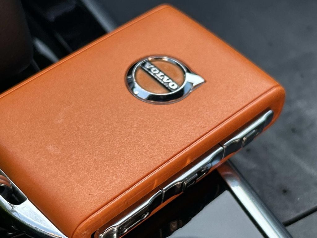 2022 Volvo XC60 R-Design