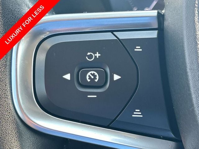 2021 Volvo XC40 Momentum