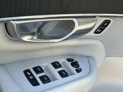 2020 Volvo XC90 Momentum