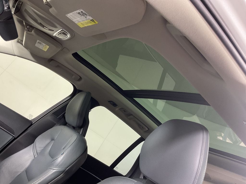 2020 Volvo XC90 T6 Momentum