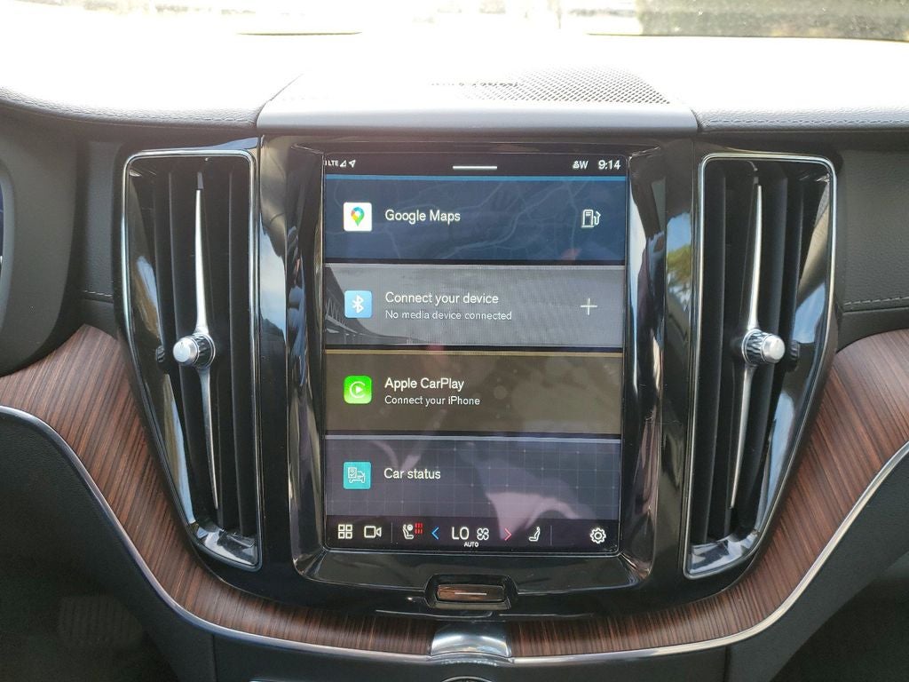 2024 Volvo XC60 B5 Ultimate Dark Theme